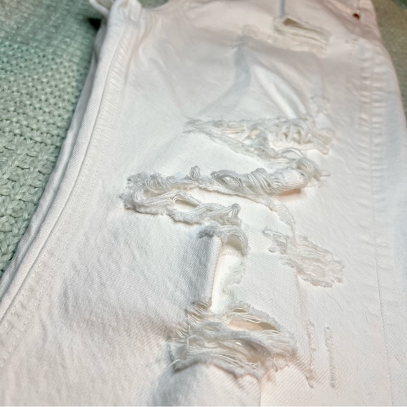 ZARA HIGH WAISTED DISTRESSED WHITE JEANS BOYFRIEND FIT - Picture 5 of 6